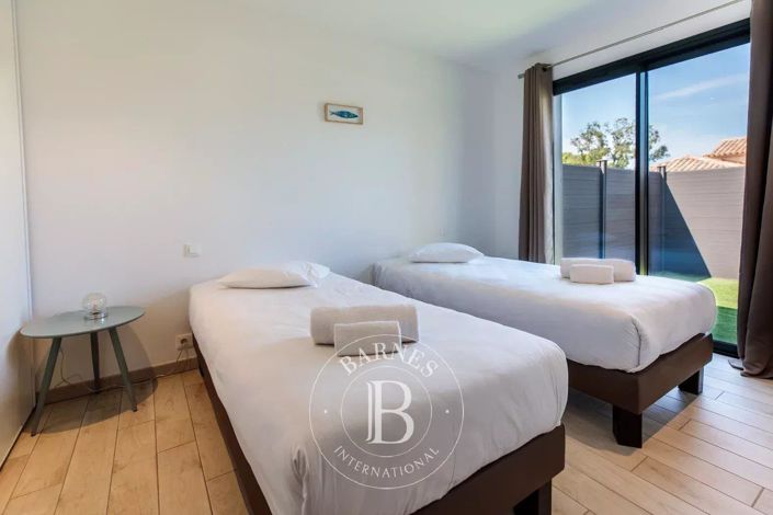 Image No.11-4 Bed House for sale