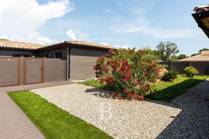 Image No.2-4 Bed House for sale