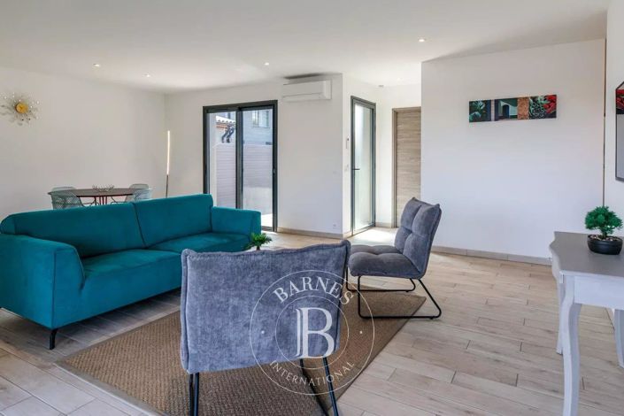 Image No.6-4 Bed House for sale