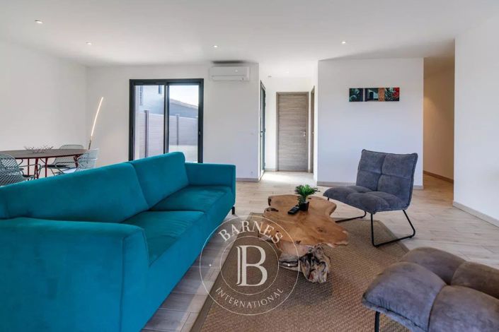 Image No.7-4 Bed House for sale