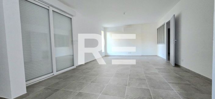 Image No.2-Maison de 2 chambres à vendre à Vézénobres