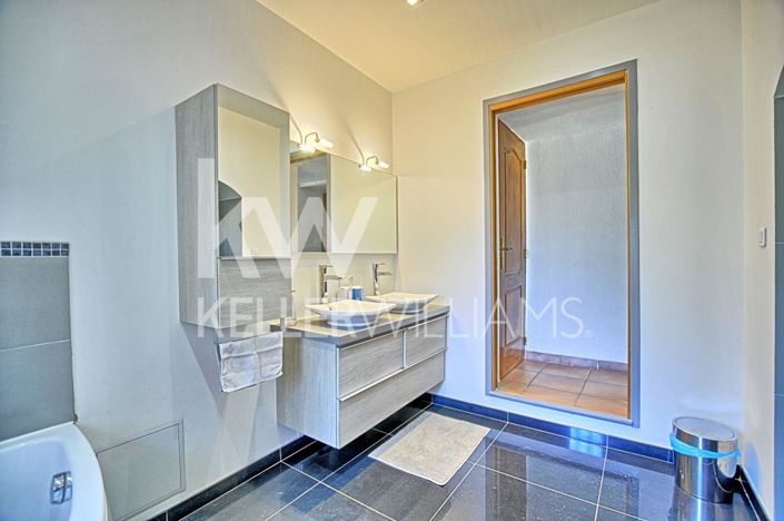 Image No.10-3 Bed House for sale