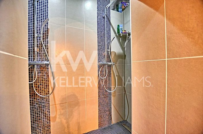 Image No.11-3 Bed House for sale