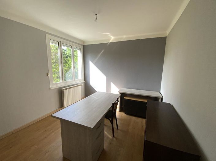 Image No.17-3 Bed House for sale