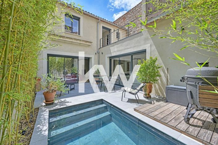 Image No.1-4 Bed House for sale