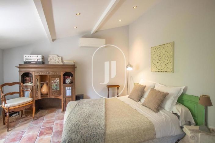 Image No.10-3 Bed House for sale