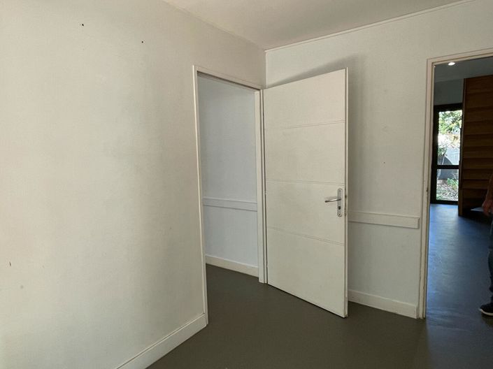 Image No.5-House for sale