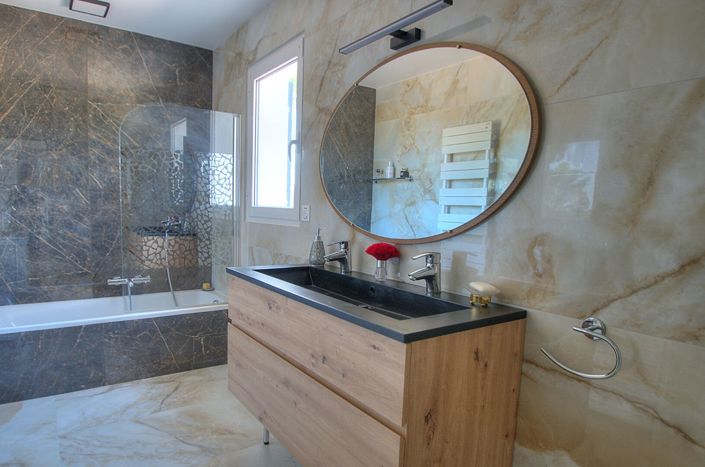 Image No.5-5 Bed House for sale