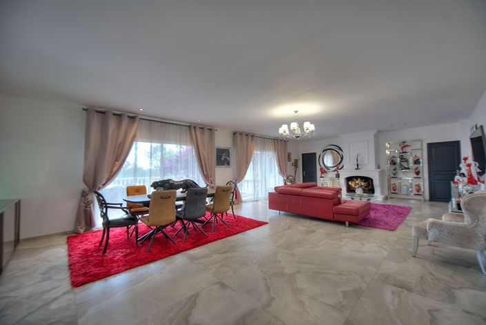 Image No.6-5 Bed House for sale