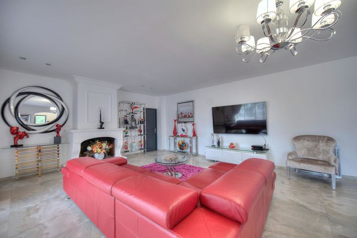 Image No.7-5 Bed House for sale