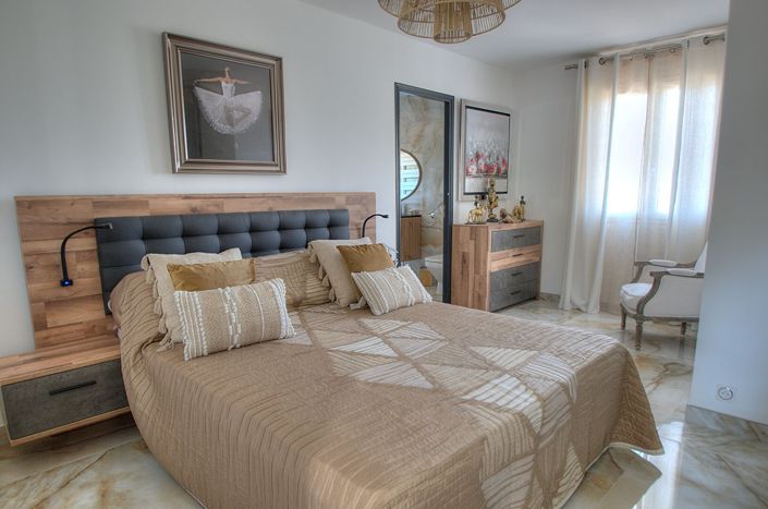 Image No.9-5 Bed House for sale