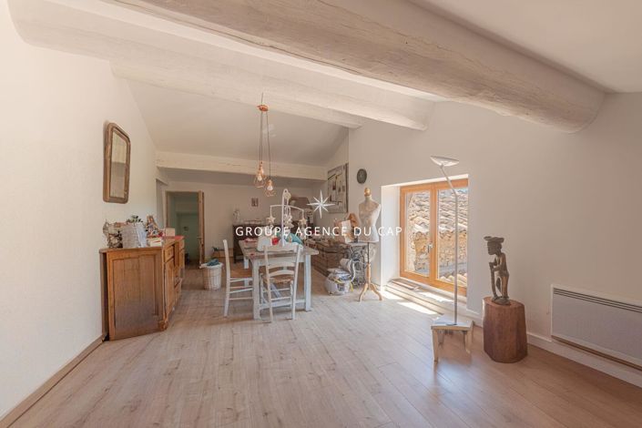 Image No.10-6 Bed House for sale