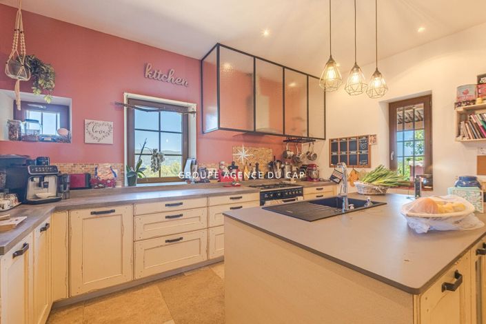 Image No.15-6 Bed House for sale