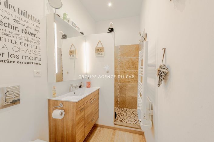 Image No.9-6 Bed House for sale