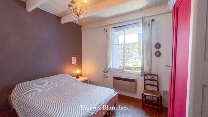 Image No.6-5 Bed House for sale