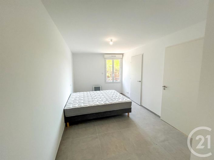 Image No.10-3 Bed Apartment for sale