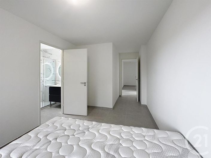 Image No.9-3 Bed Apartment for sale