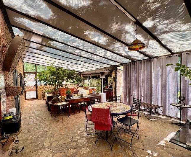 Image No.22-11 Bed Property for sale