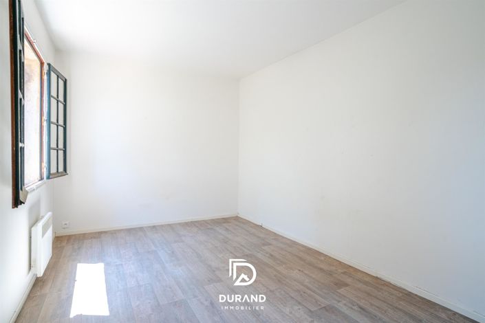 Image No.11-6 Bed House for sale