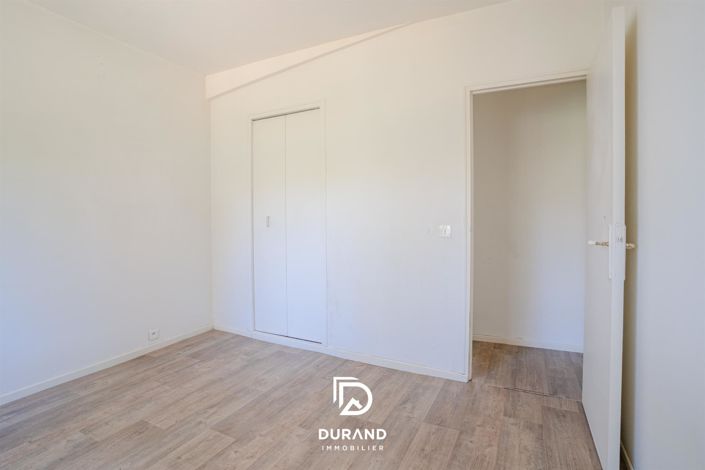 Image No.17-6 Bed House for sale