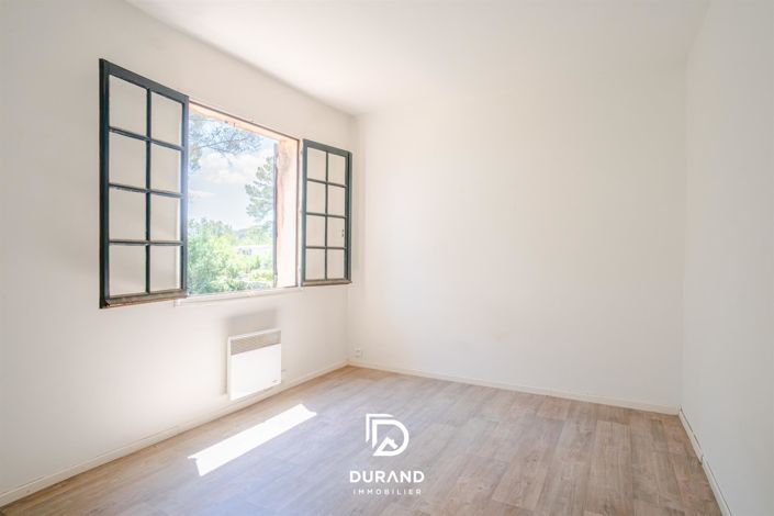 Image No.18-6 Bed House for sale