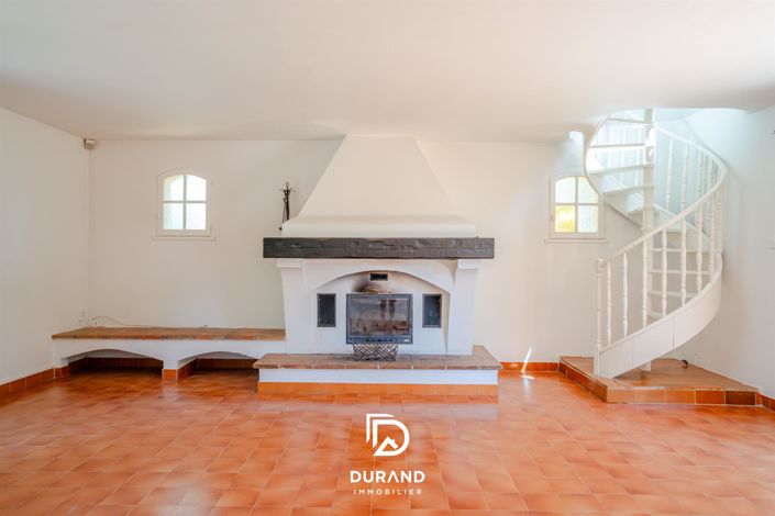 Image No.5-6 Bed House for sale