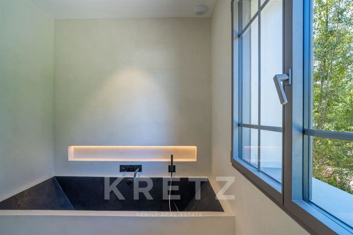 Image No.11-6 Bed House for sale