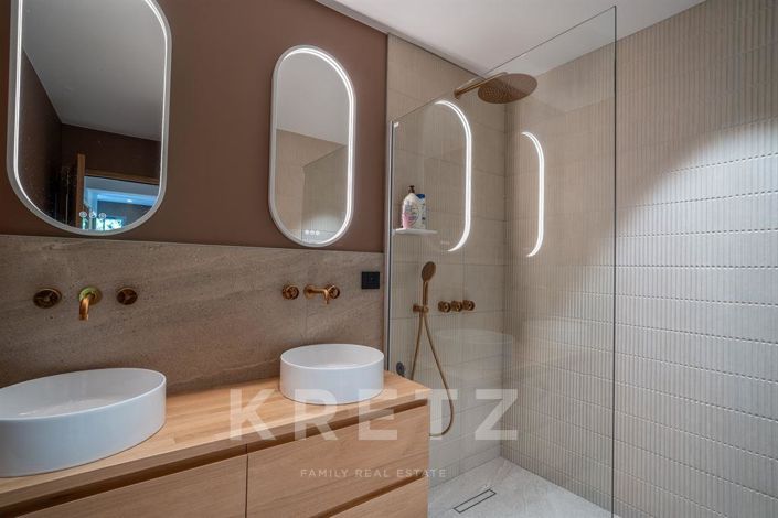 Image No.12-6 Bed House for sale