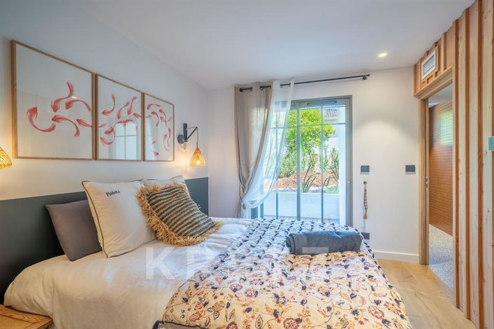 Image No.9-6 Bed House for sale