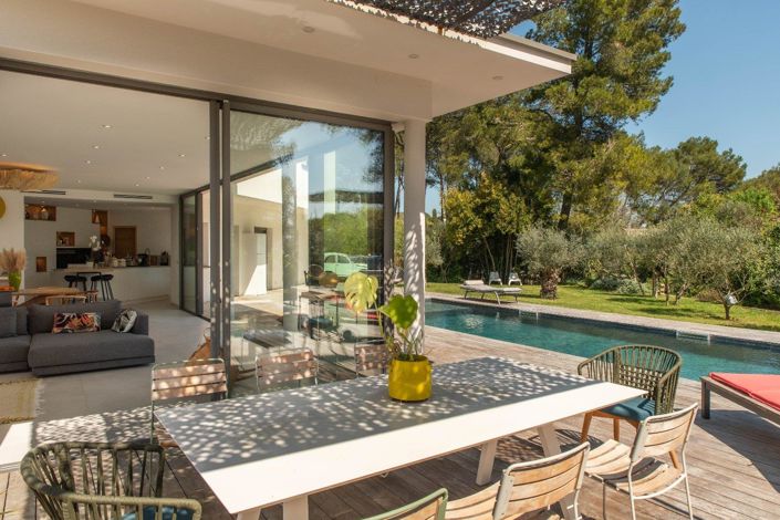 Image No.4-6 Bed House for sale