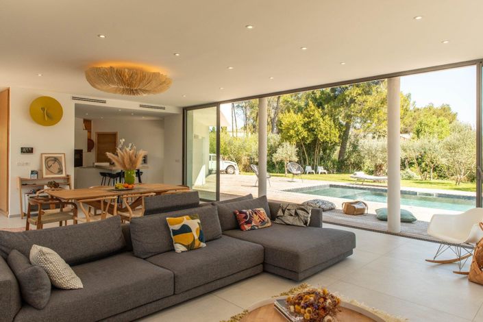 Image No.7-6 Bed House for sale