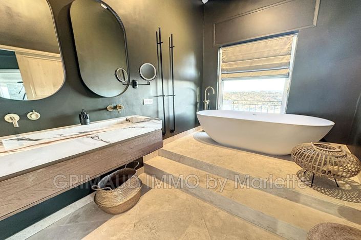 Image No.20-7 Bed House for sale