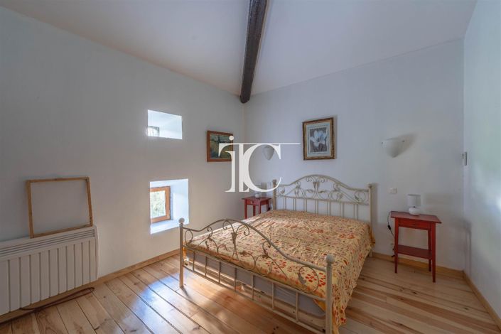 Image No.20-5 Bed House for sale