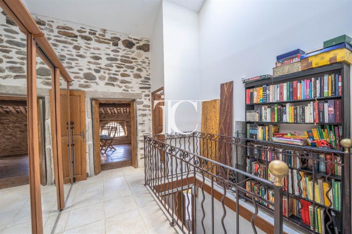 Image No.21-5 Bed House for sale