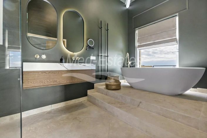 Image No.20-5 Bed House for sale