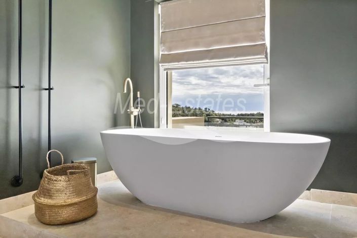 Image No.21-5 Bed House for sale