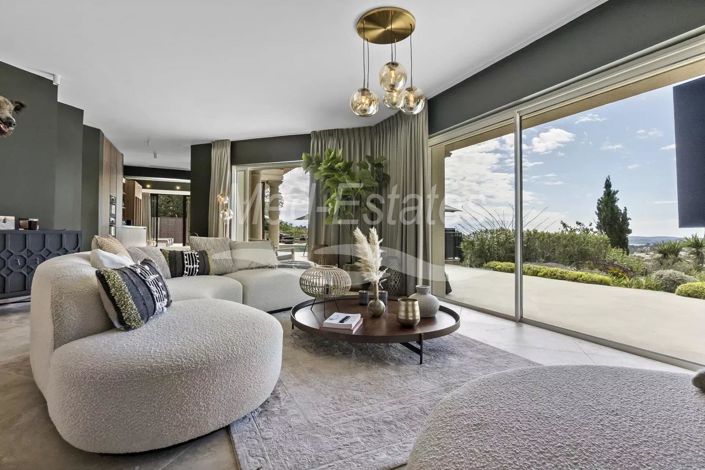 Image No.6-5 Bed House for sale