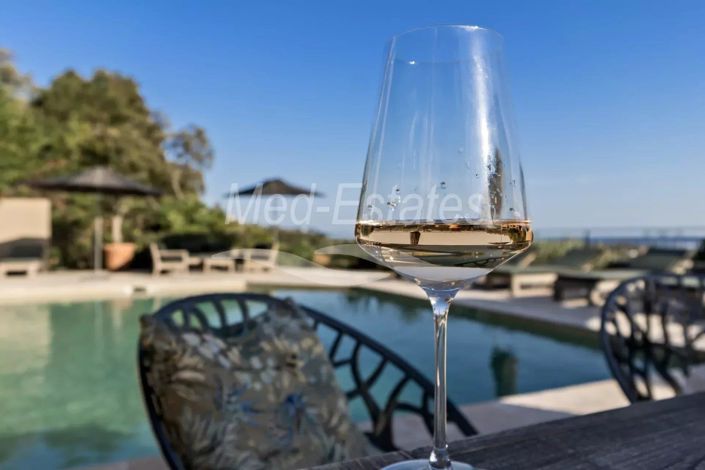 Image No.94-5 Bed House for sale