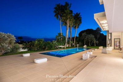 1 - Herault, Property