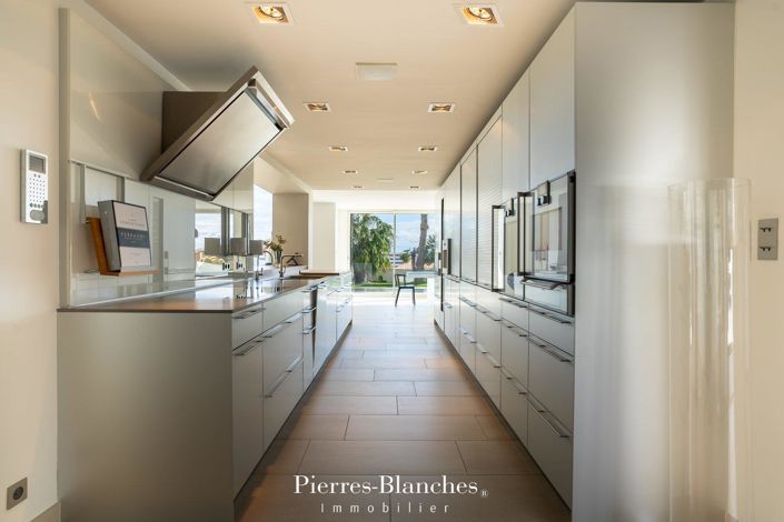 Image No.11-4 Bed Property for sale