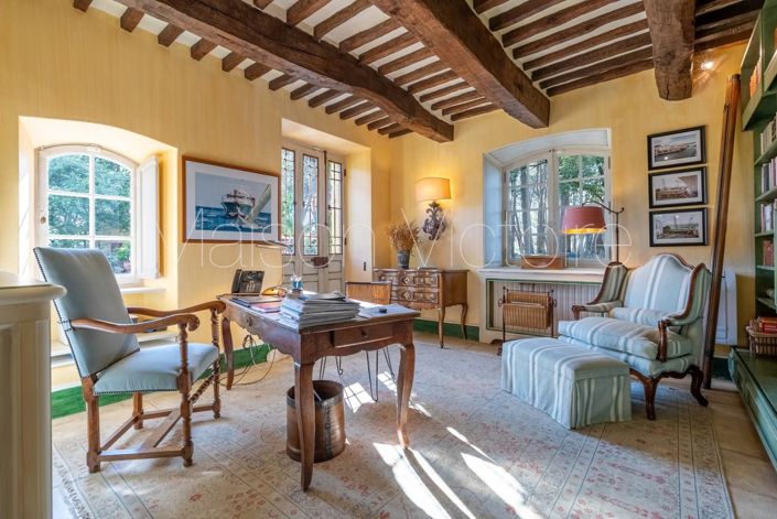 Image No.23-11 Bed House for sale