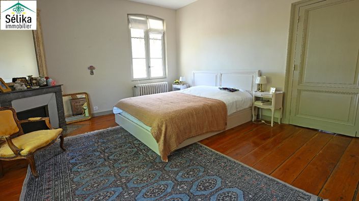 Image No.9-6 Bed House for sale