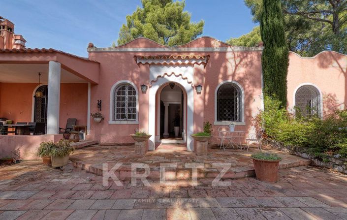 Image No.1-8 Bed House for sale