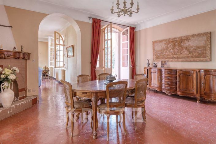 Image No.10-8 Bed House for sale