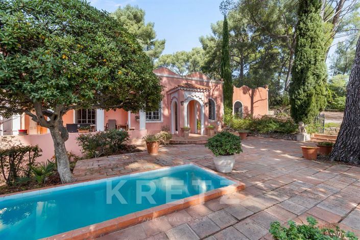 Image No.6-8 Bed House for sale