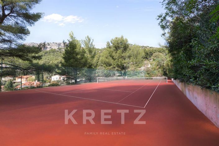 Image No.8-8 Bed House for sale