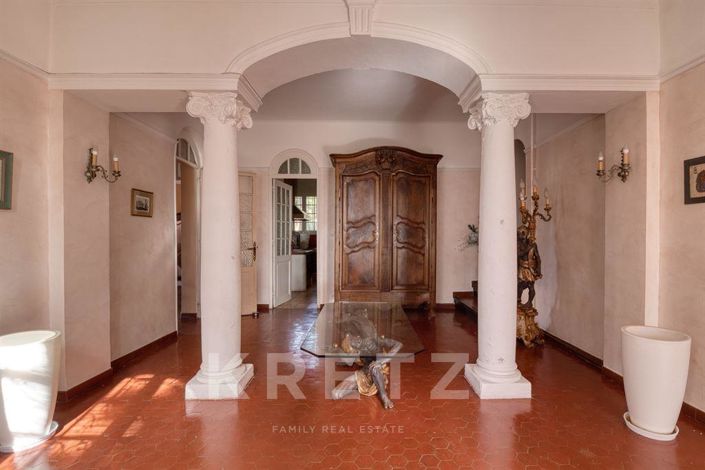 Image No.9-8 Bed House for sale