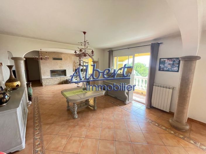 Image No.8-5 Bed House for sale