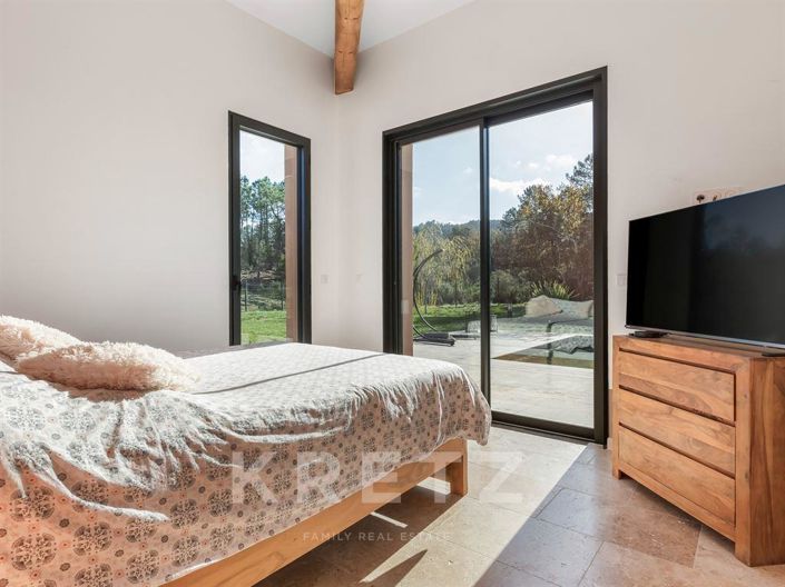 Image No.12-5 Bed House for sale