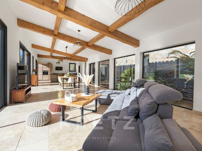 Image No.5-5 Bed House for sale